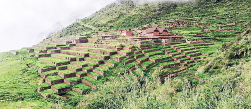 hiking to huchuy qosqo